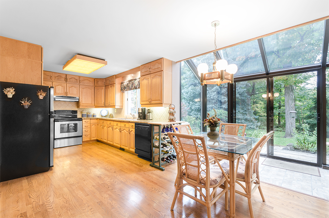 Eat-in kitchen and solarium - 16 MacPhail Court, Buttonville | Home for Sale | Jethro Seymour, one of the Top Davisville Real Estate Broker