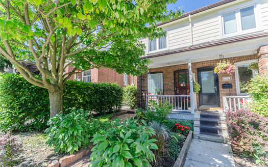 278 Roselawn | Home for sale in Davisville Village by Top 1% real estate Broker Jethro Seymour. Buying or selling call for expert advice - 416-712-0767